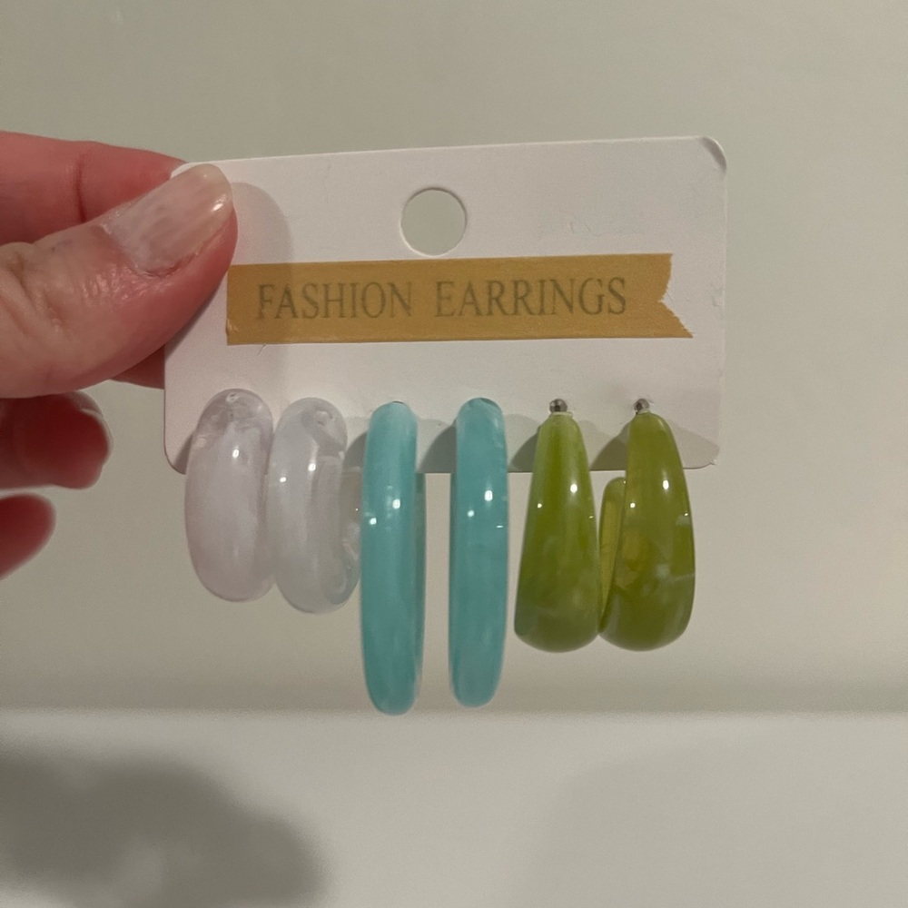 3 pairs fashion white green blue 3 colors acrylic plastic earrings brand new ✨